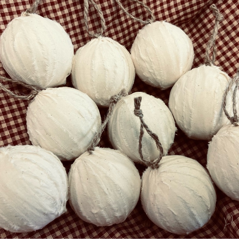 10 Primitive SNOWBALL RAG BALLS Christmas Ornaments farmhouse handmade decor - Picture 3 of 12